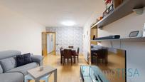 Sala d'estar de Pis en venda en Barberà del Vallès amb Aire condicionat, Calefacció i Parquet