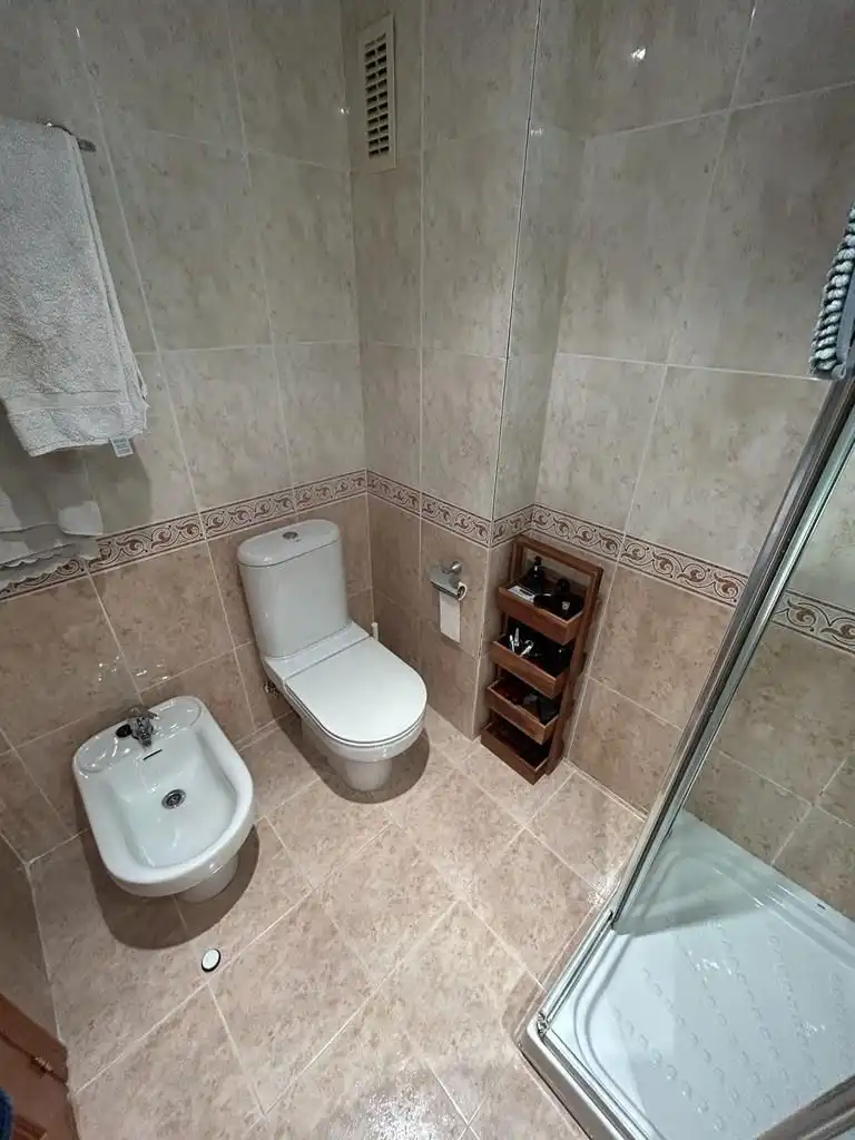 Badezimmer von Wohnung zum Verkauf in Valencia mit Klimaanlage, Heizung und Parkett