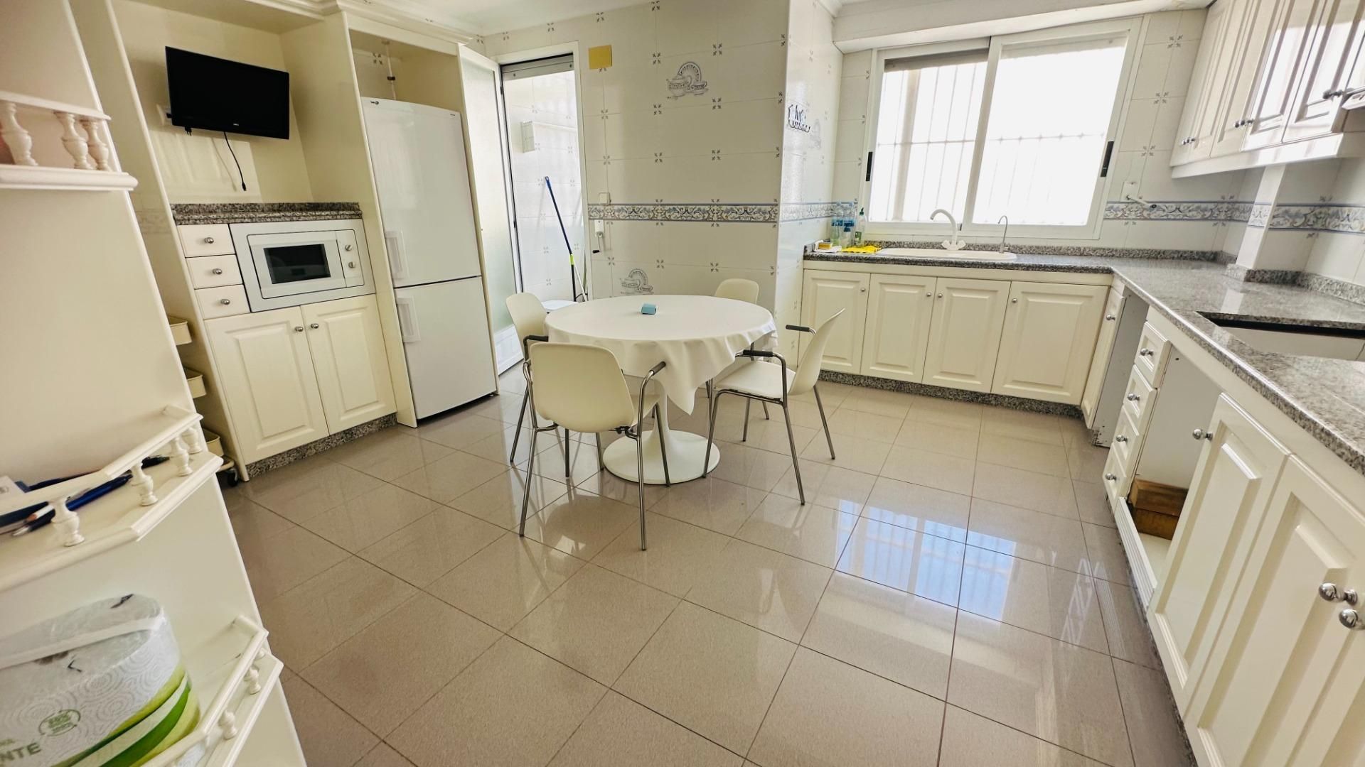 Cuina de Pis en venda en Santa Pola amb Aire condicionat, Calefacció i Terrassa