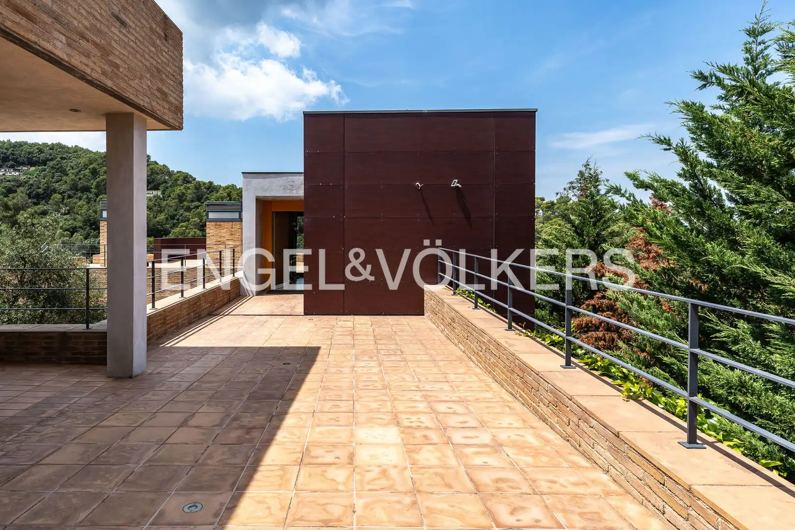 Terrassa de Casa adosada en venda en Sant Cugat del Vallès amb Calefacció, Jardí privat i Parquet