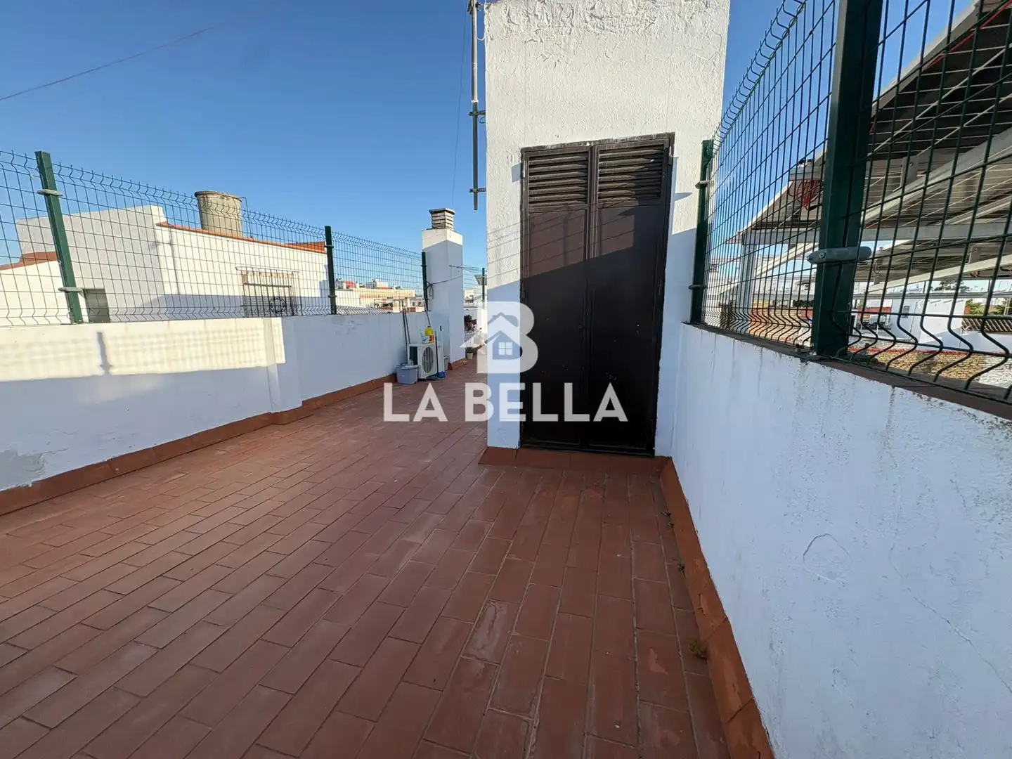 Balcony of Houses for sale in Sevilla  with Air Conditioner and Furnished