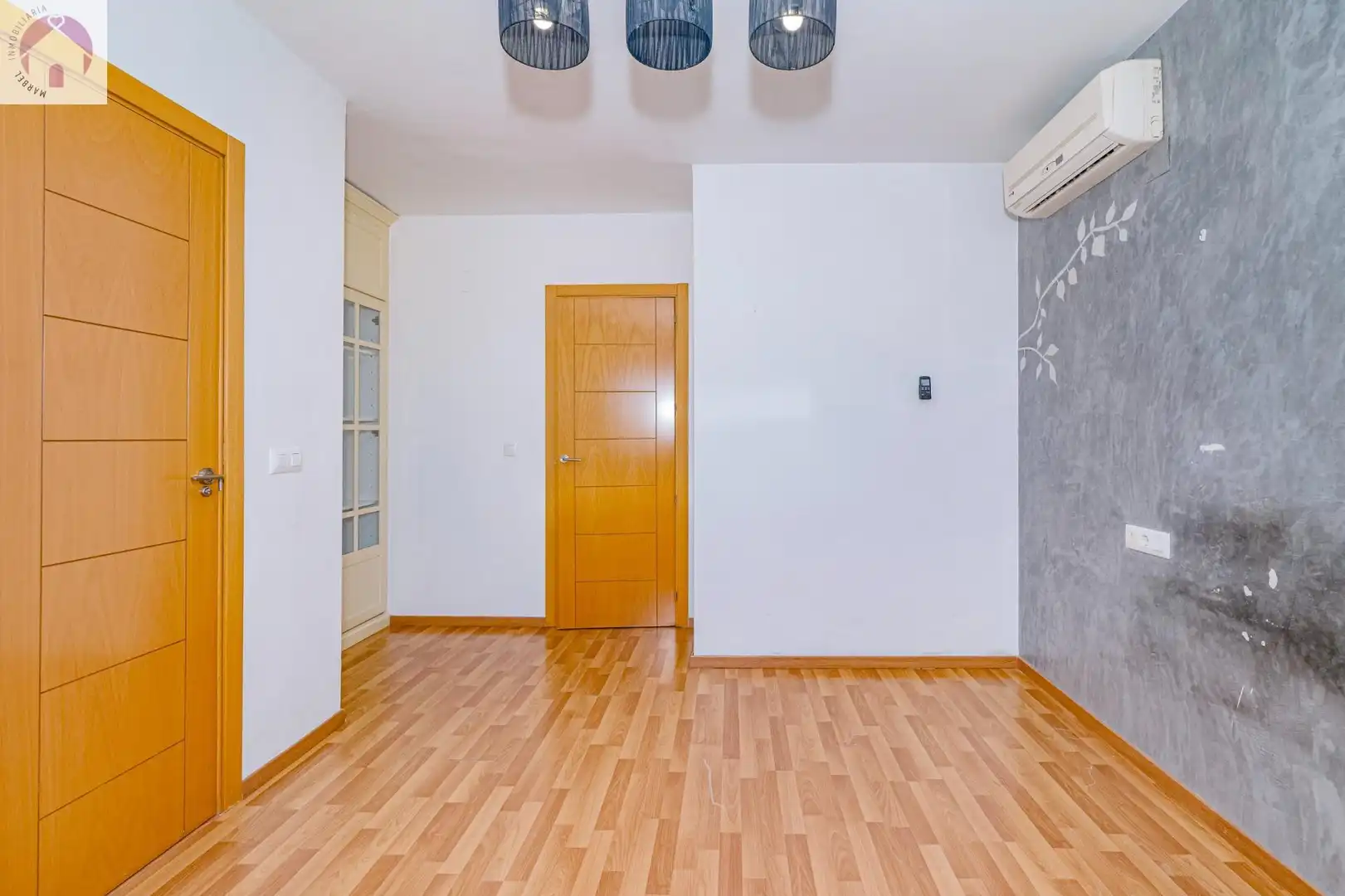 Casa aparellada amb terrassa en venda a Jun, imagen 28