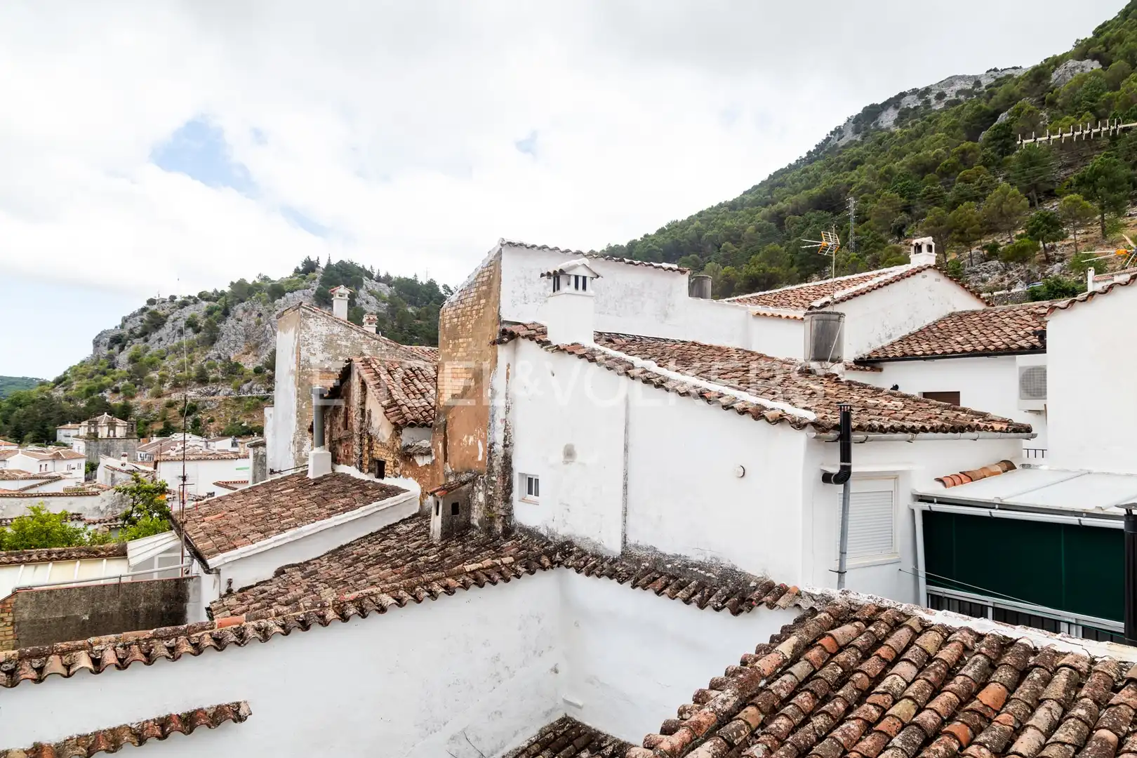 Exterior view of Houses for sale in Grazalema  with Air Conditioner, Heating and Storage room