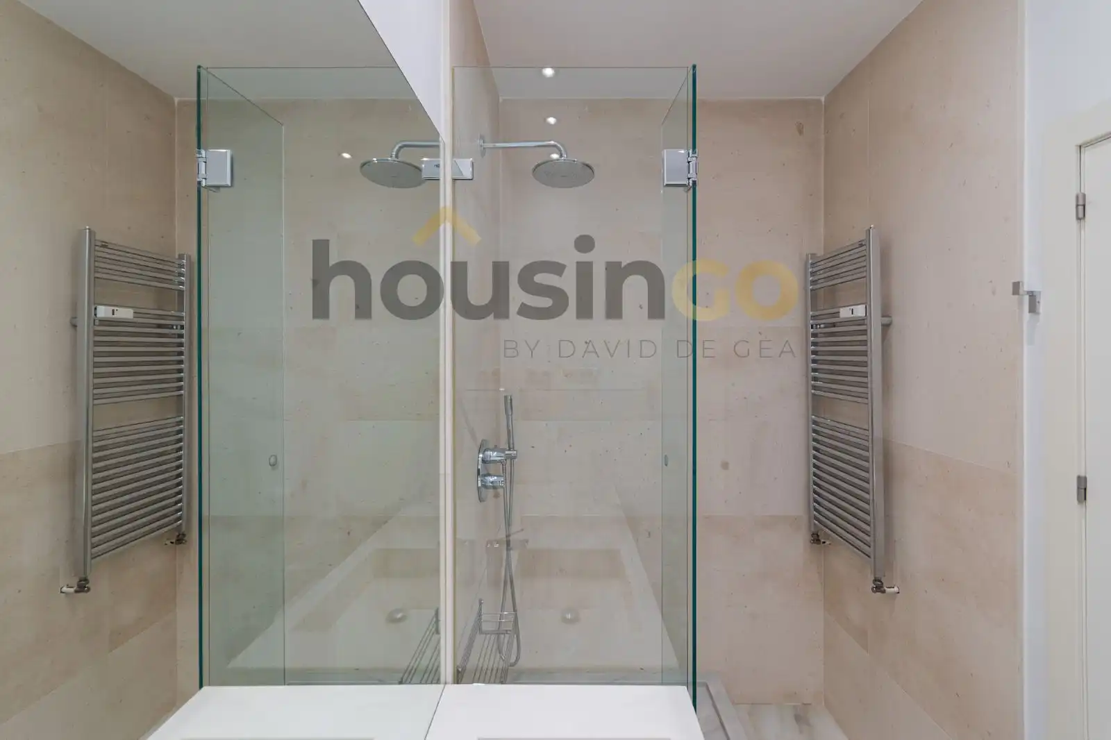 Bathroom of Flat for sale in Madrid  with Air Conditioner, Heating and Parquet flooring