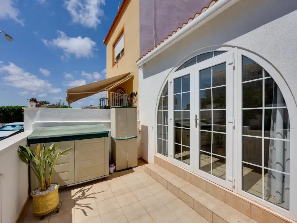 Bungalow con jardín en venta en Zona Carrefour - Urbanizaciones, imagen 3