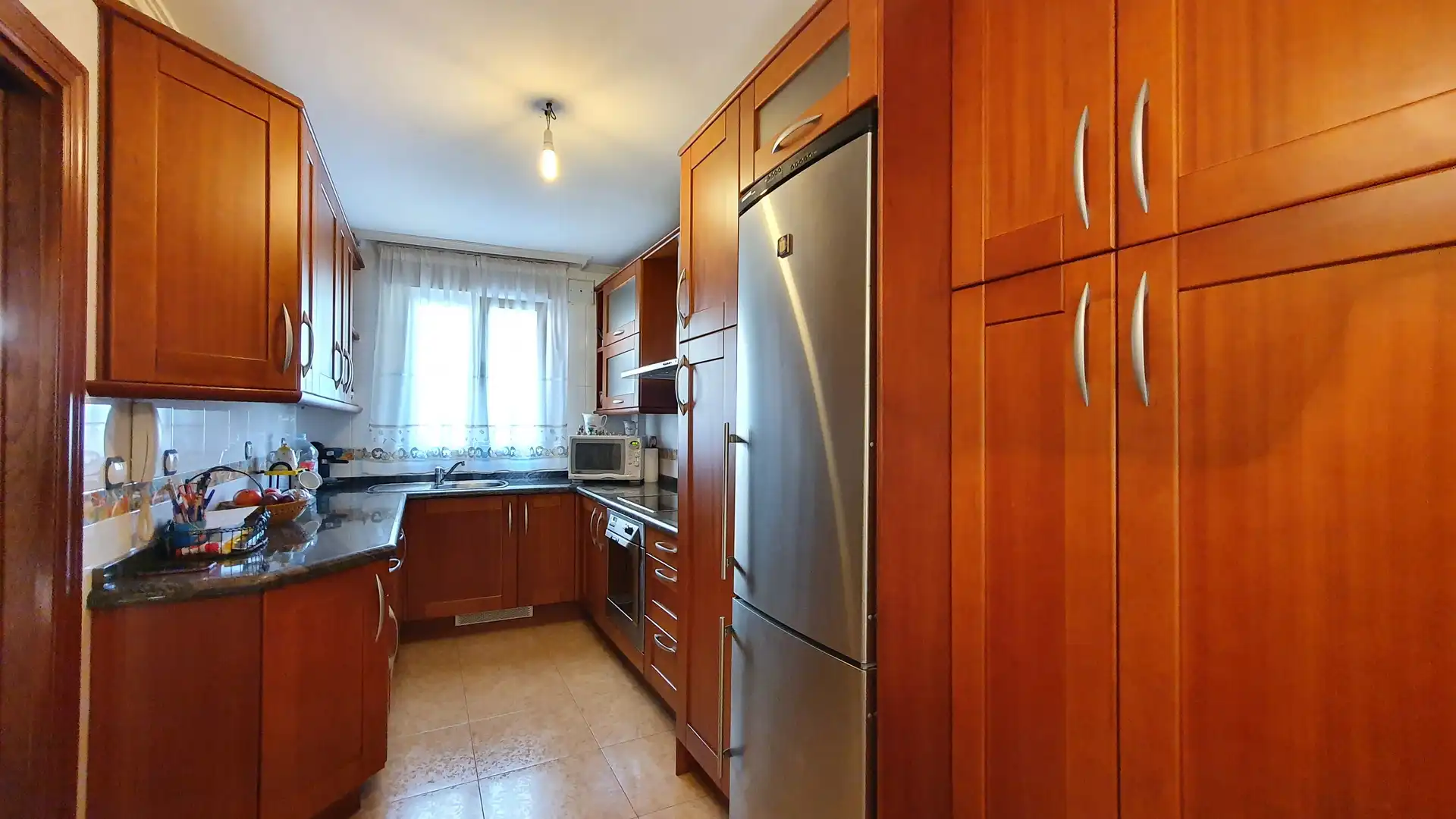 Cuina de Casa adosada en venda en Dueñas amb Calefacció, Parquet i Terrassa