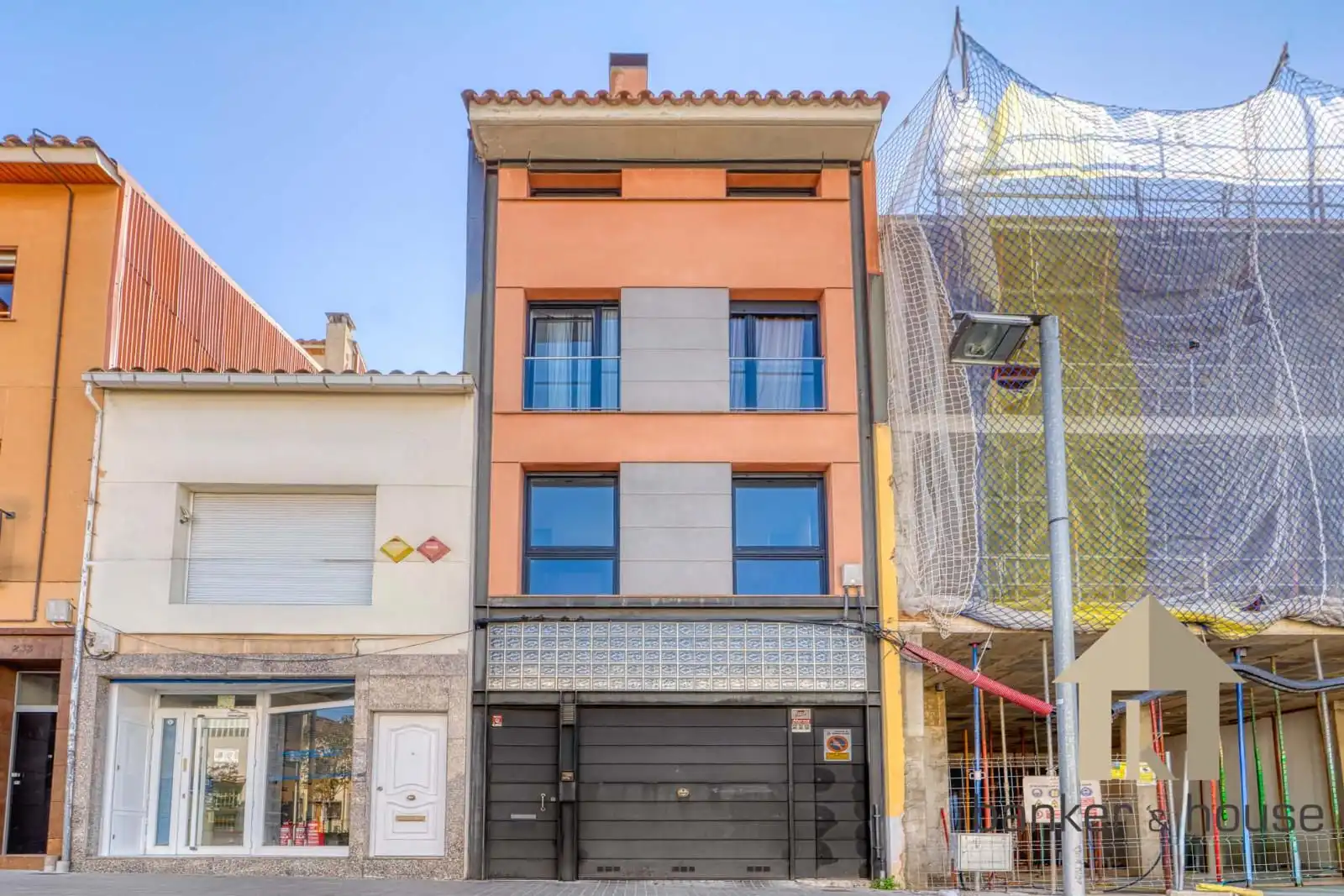 Vista exterior de Casa adosada en venda en Cerdanyola del Vallès amb Aire condicionat, Calefacció i Terrassa
