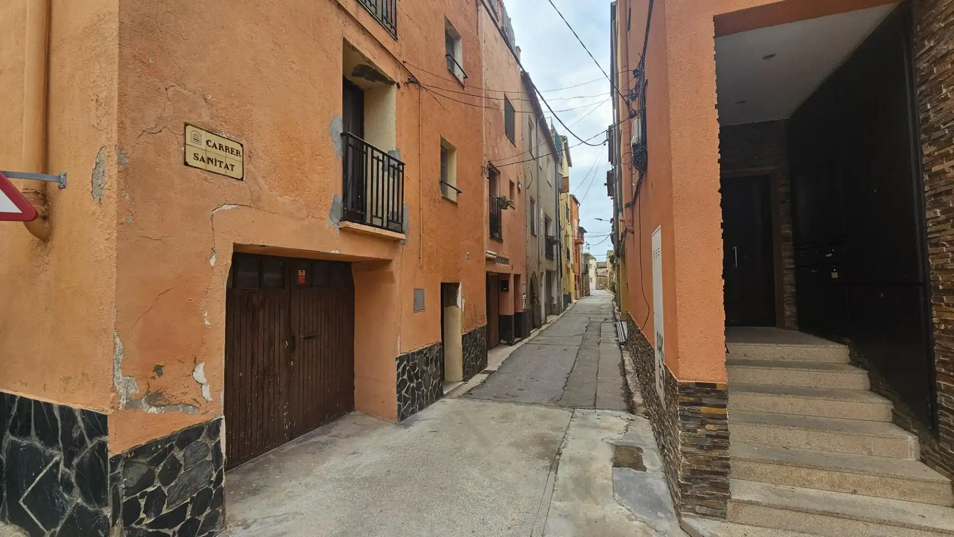 Außenansicht von Einfamilien-Reihenhaus zum Verkauf in Cabanes (Girona) mit Heizung und Balkon