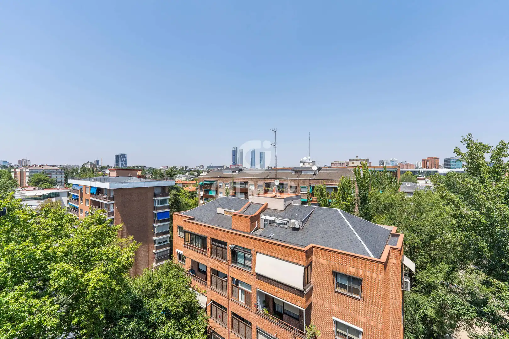 Vista exterior de Piso en venta en Madrid con Calefacción, Trastero y Balcón