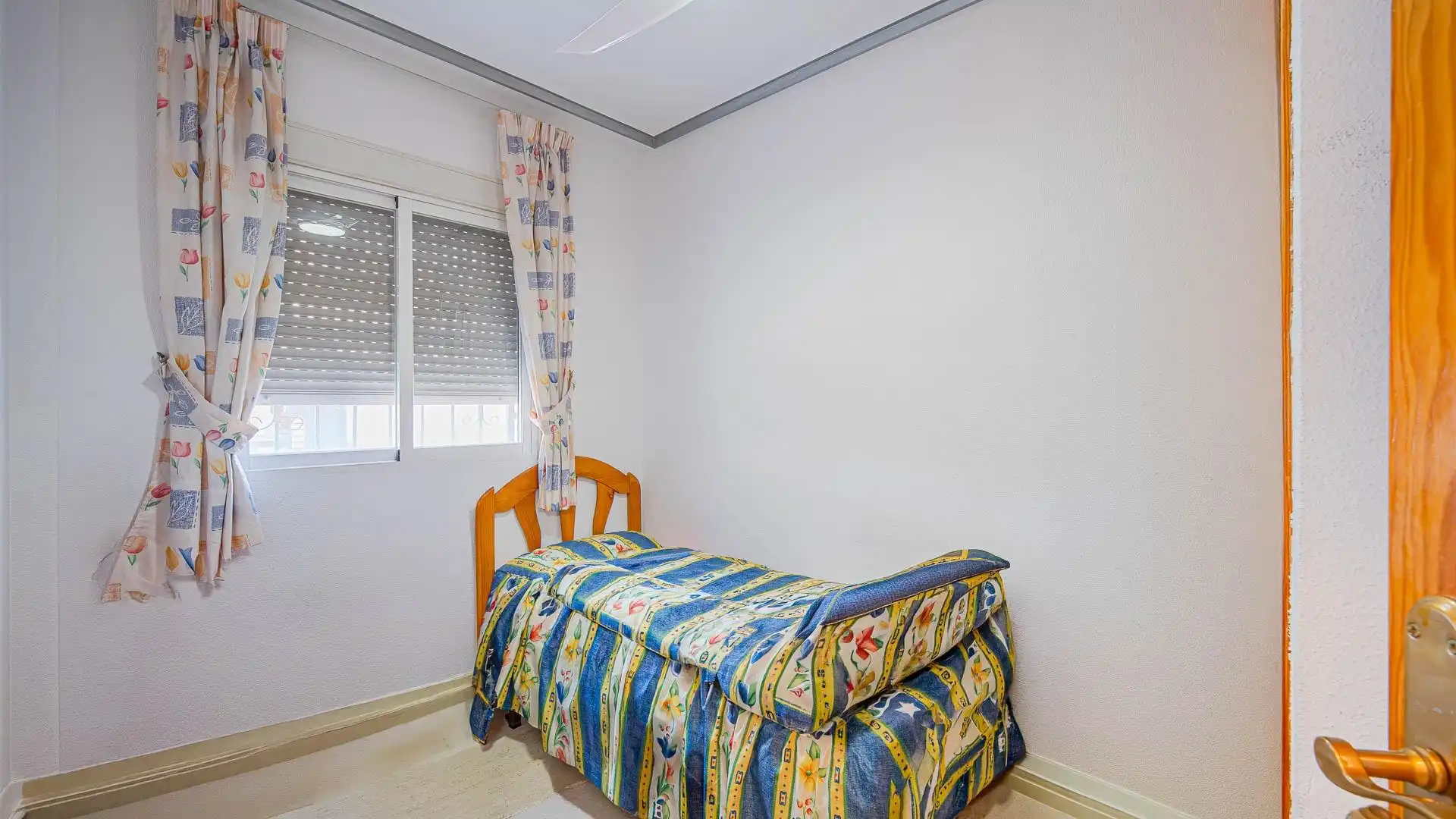 Habitación de Dúplex en venta en Torrevieja con Aire acondicionado, Jardín privado y Trastero