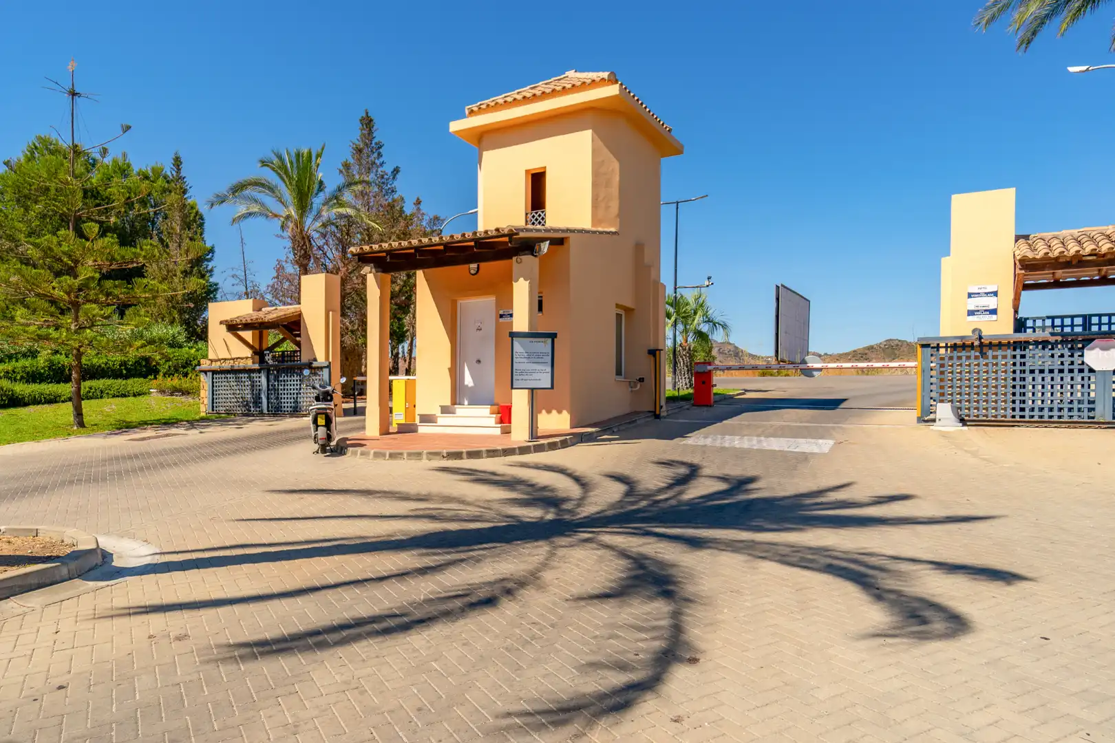 Exterior view of Flat for rent in Alhaurín de la Torre  with Air Conditioner, Heating and Private garden
