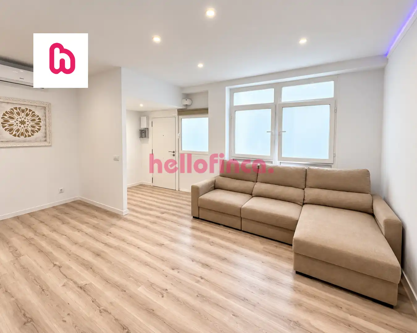 Living room of Flat for sale in Badalona  with Air Conditioner and Furnished