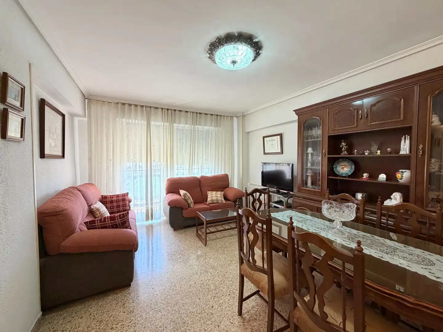 Sala d'estar de Pis en venda en Castellón de la Plana / Castelló de la Plana amb Calefacció, Moblat i Balcó