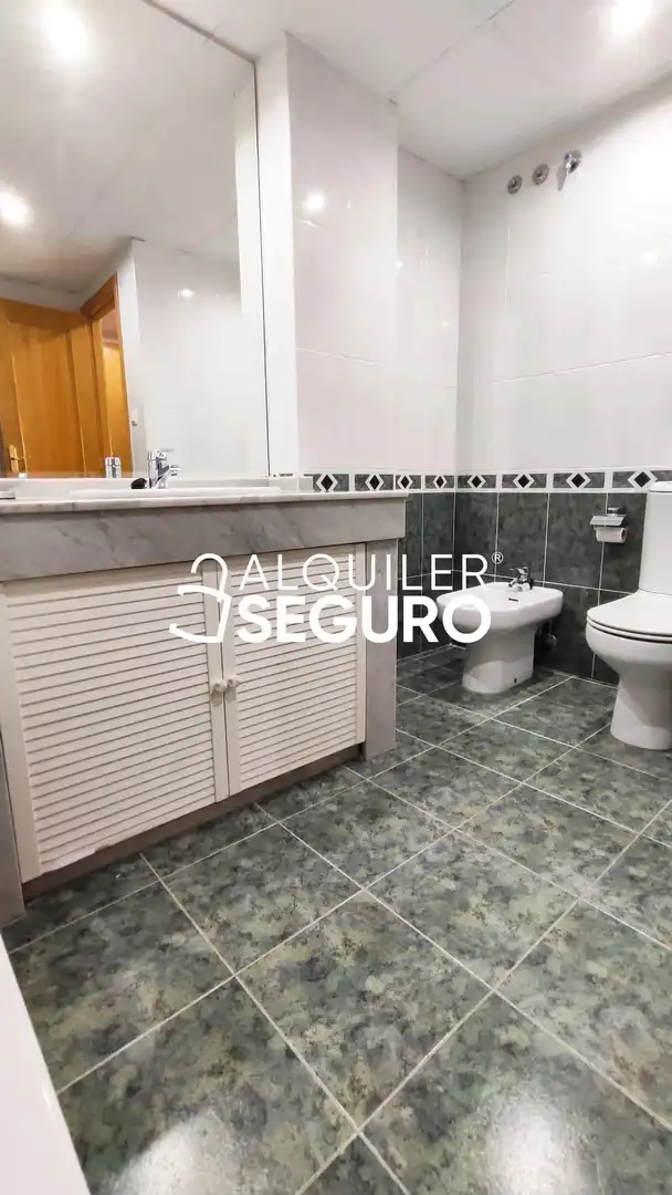 Baño de Piso de alquiler en Valencia con Aire acondicionado y Calefacción