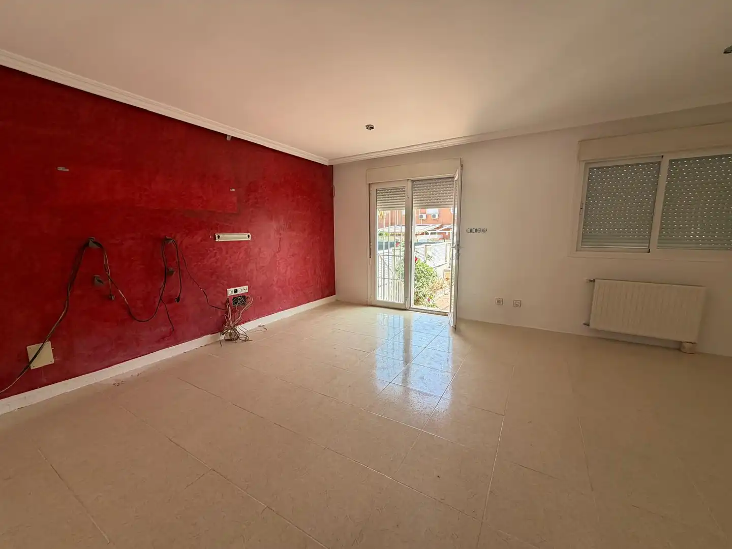 Sala d'estar de Casa o xalet en venda en Parla amb Calefacció, Terrassa i Jacuzzi