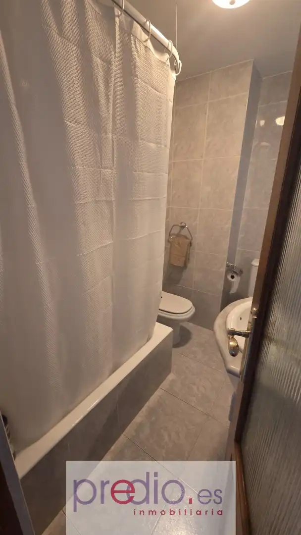 Bany de Pis en venda en Lugo amb Calefacció, Parquet i Traster