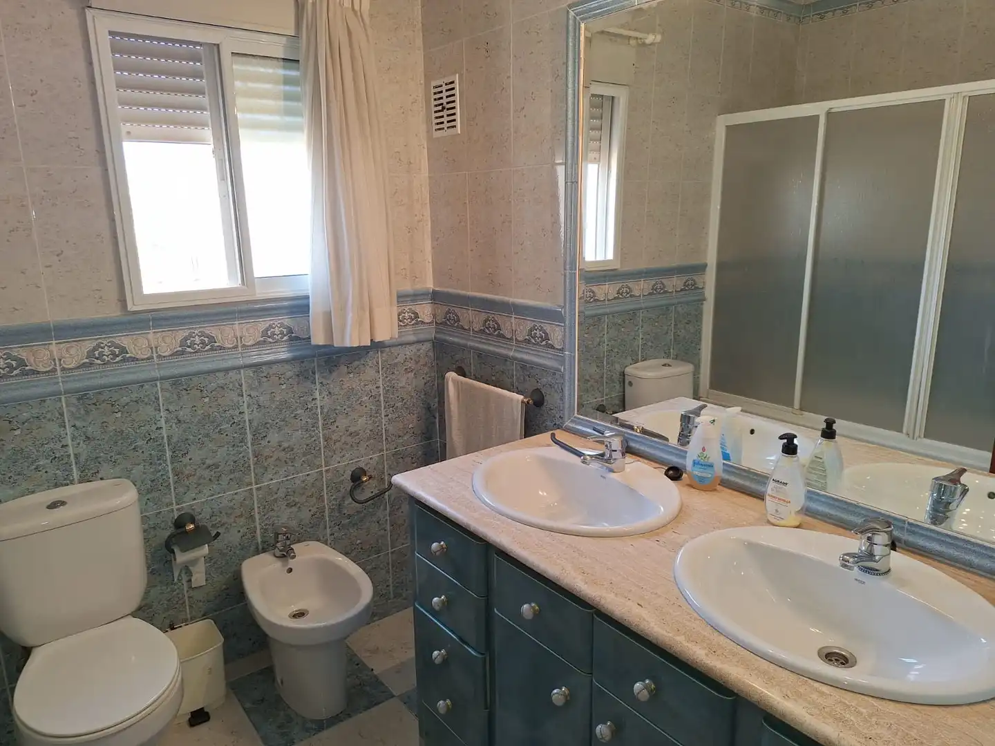 Bany de Casa o xalet en venda en Alicante / Alacant amb Jardí privat, Terrassa i Traster