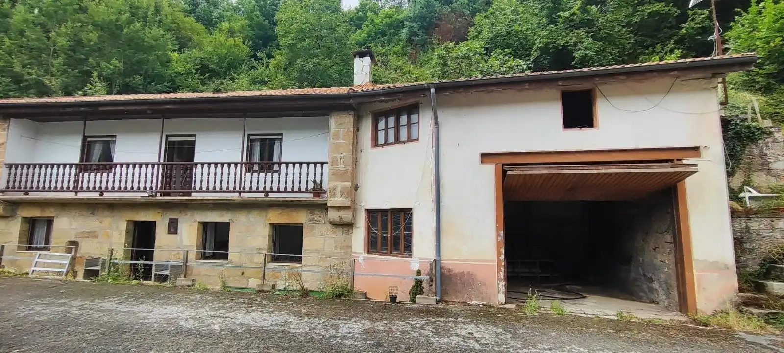 Exterior view of Houses for sale in Luena   with Heating, Private garden and Storage room