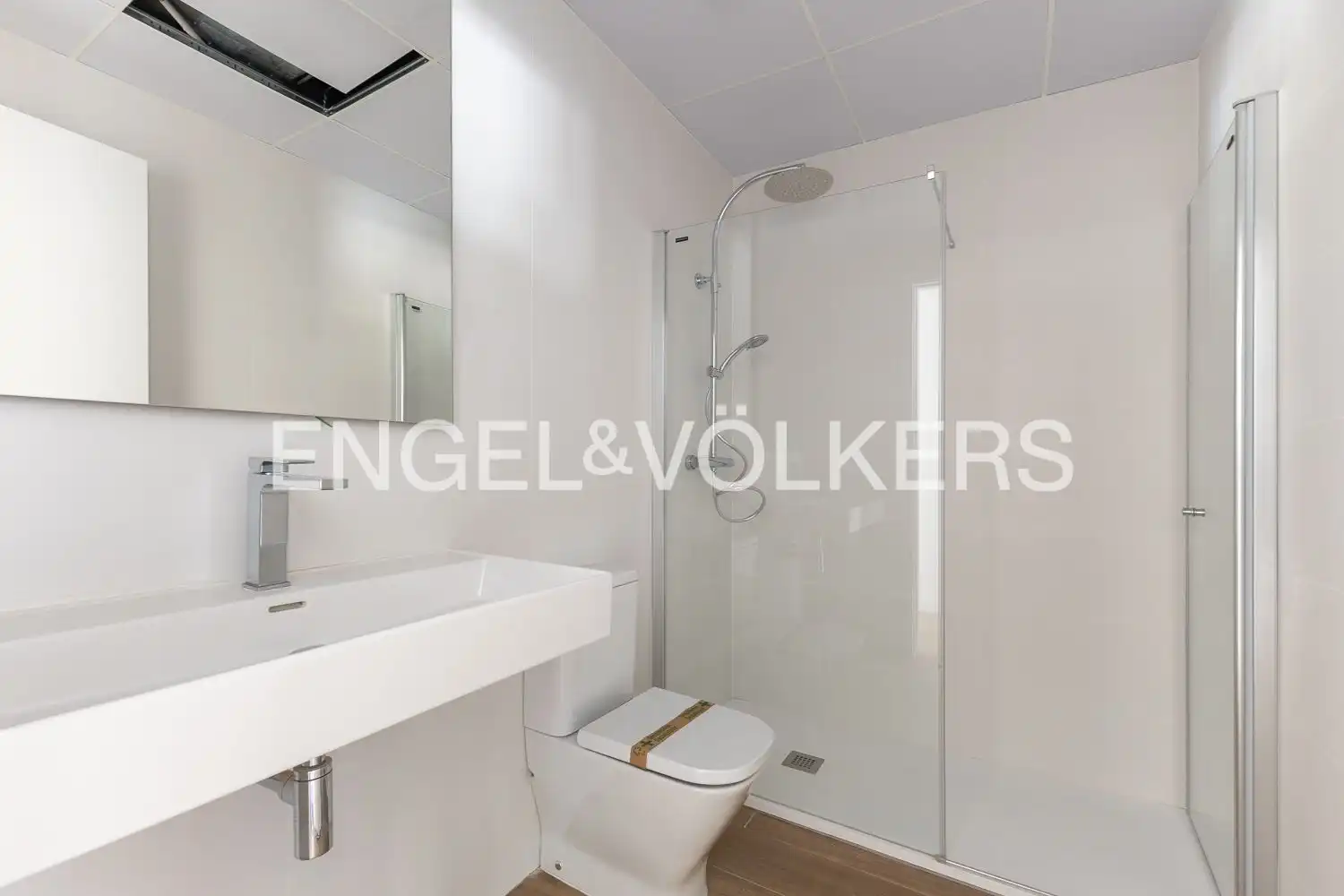 Bathroom of Apartments for sale in Valencia  with Air Conditioner, Heating and Private garden