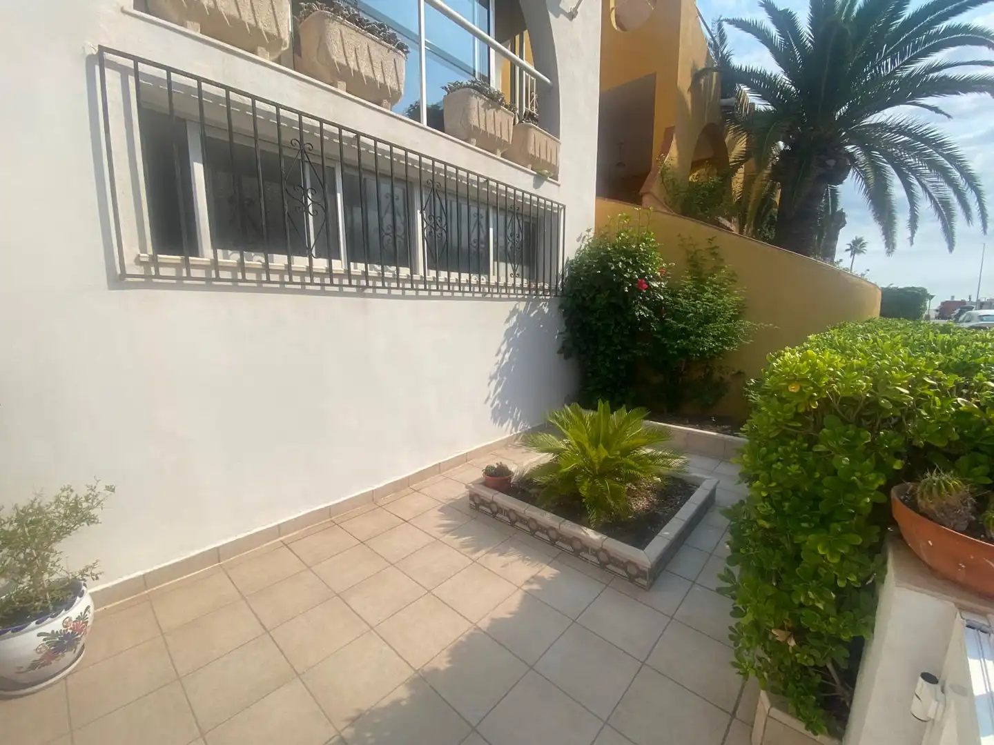Garten von Einfamilien-Reihenhaus zum Verkauf in Xeraco mit Terrasse, Balkon und Gemeinschaftspool