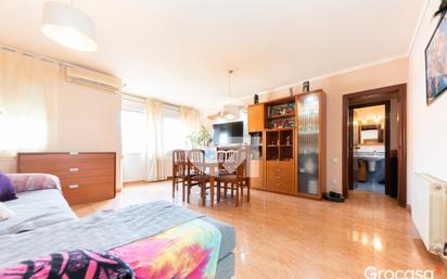 Living room of Flat for sale in Cornellà de Llobregat  with Air Conditioner, Heating and Oven