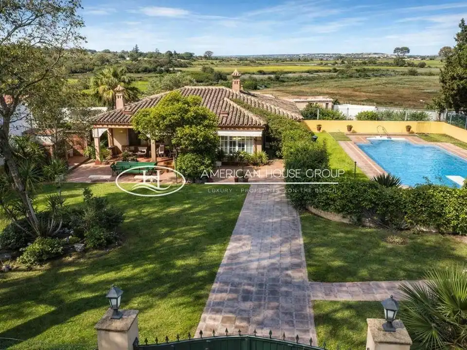 Casa amb piscina en venda a Los Gallos