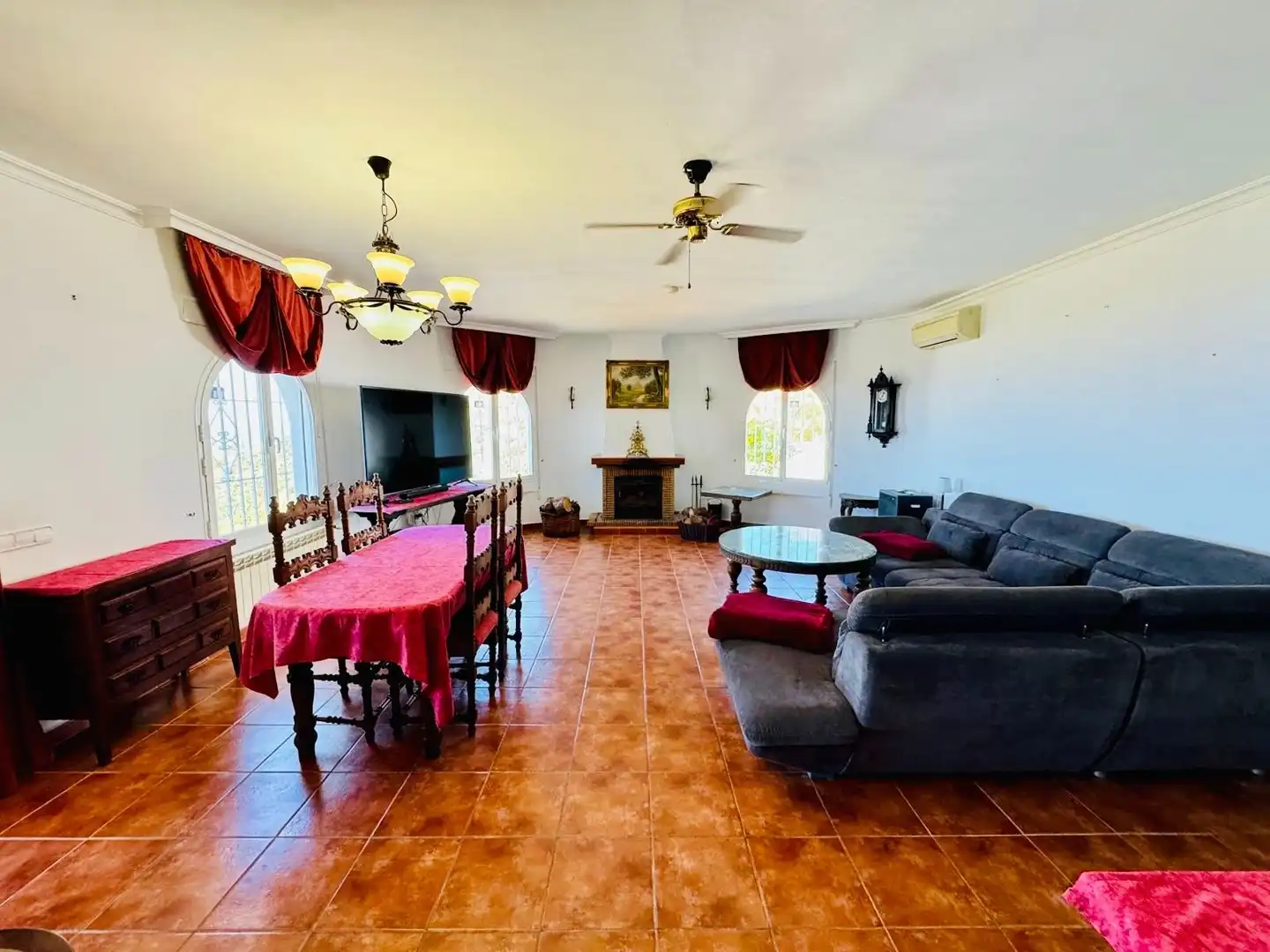 Sala d'estar de Casa o xalet en venda en Arenas amb Aire condicionat, Jardí privat i Traster