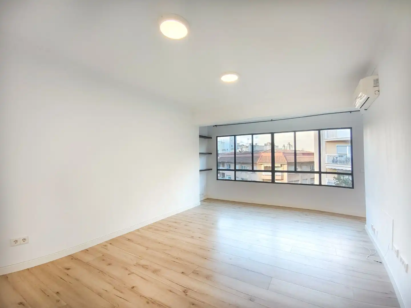 Living room of Flat for rent in  Palma de Mallorca  with Air Conditioner, Terrace and Balcony
