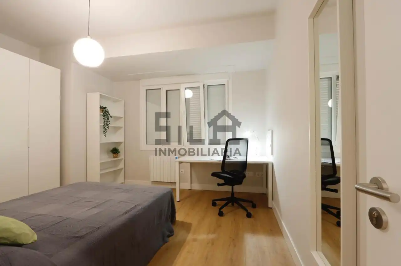 Habitación de Piso para compartir en Ourense Capital  con Calefacción y Amueblado