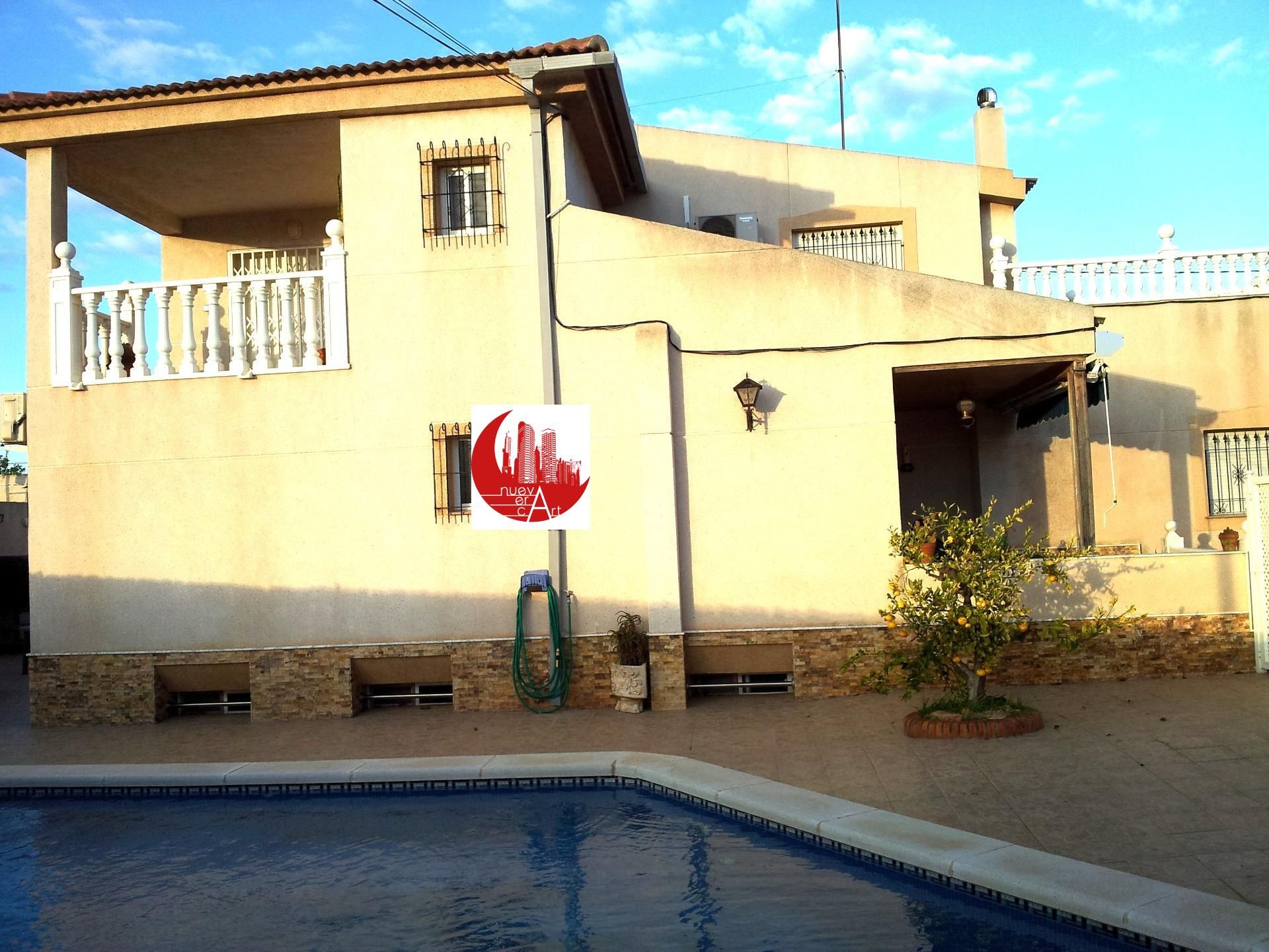 Vista exterior de Casa adosada en venda en Cartagena amb Terrassa, Piscina i Piscina comunitària