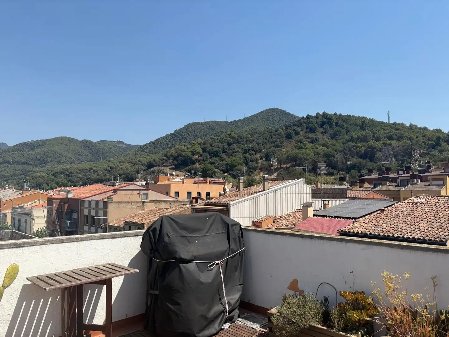 Vista exterior de Casa o xalet en venda en La Garriga amb Calefacció, Parquet i Terrassa
