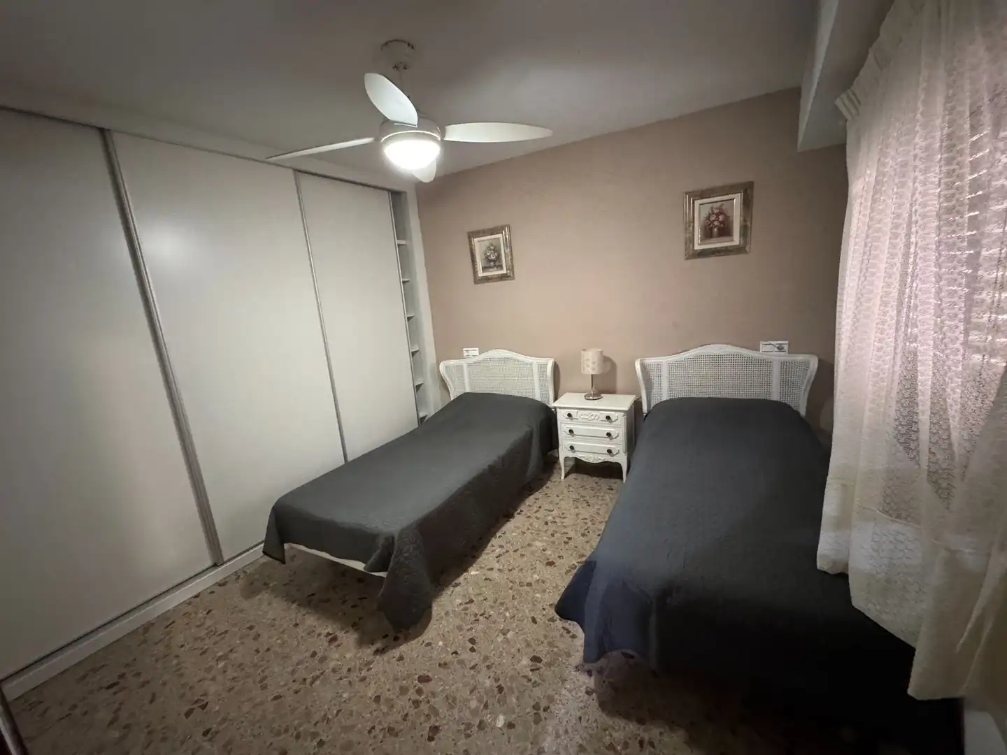 Habitación de Piso de alquiler en Benidorm con Aire acondicionado, Terraza y Amueblado