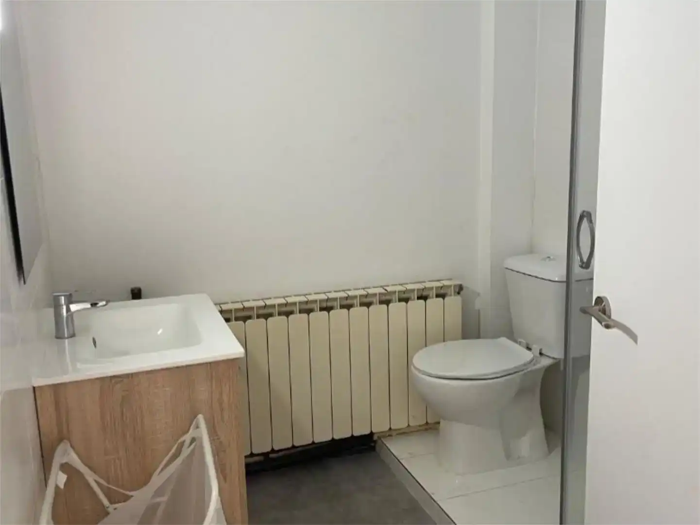 Bany de Casa o xalet per a compartir en Barcelona amb Aire condicionat, Jardí privat i Parquet