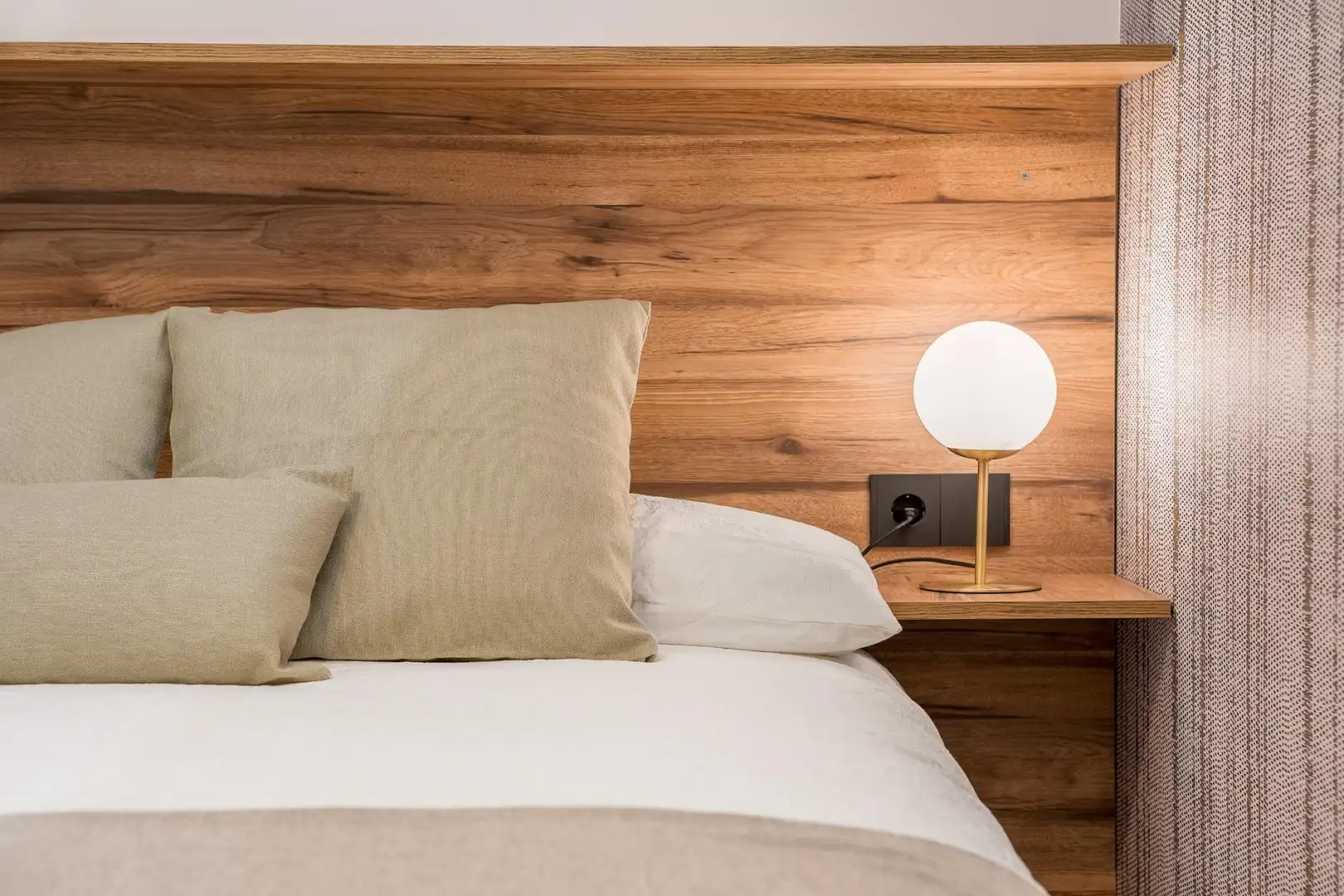 Habitación de Planta baja en venta en Granada con Jardín privado, Amueblado y Piscina comunitaria