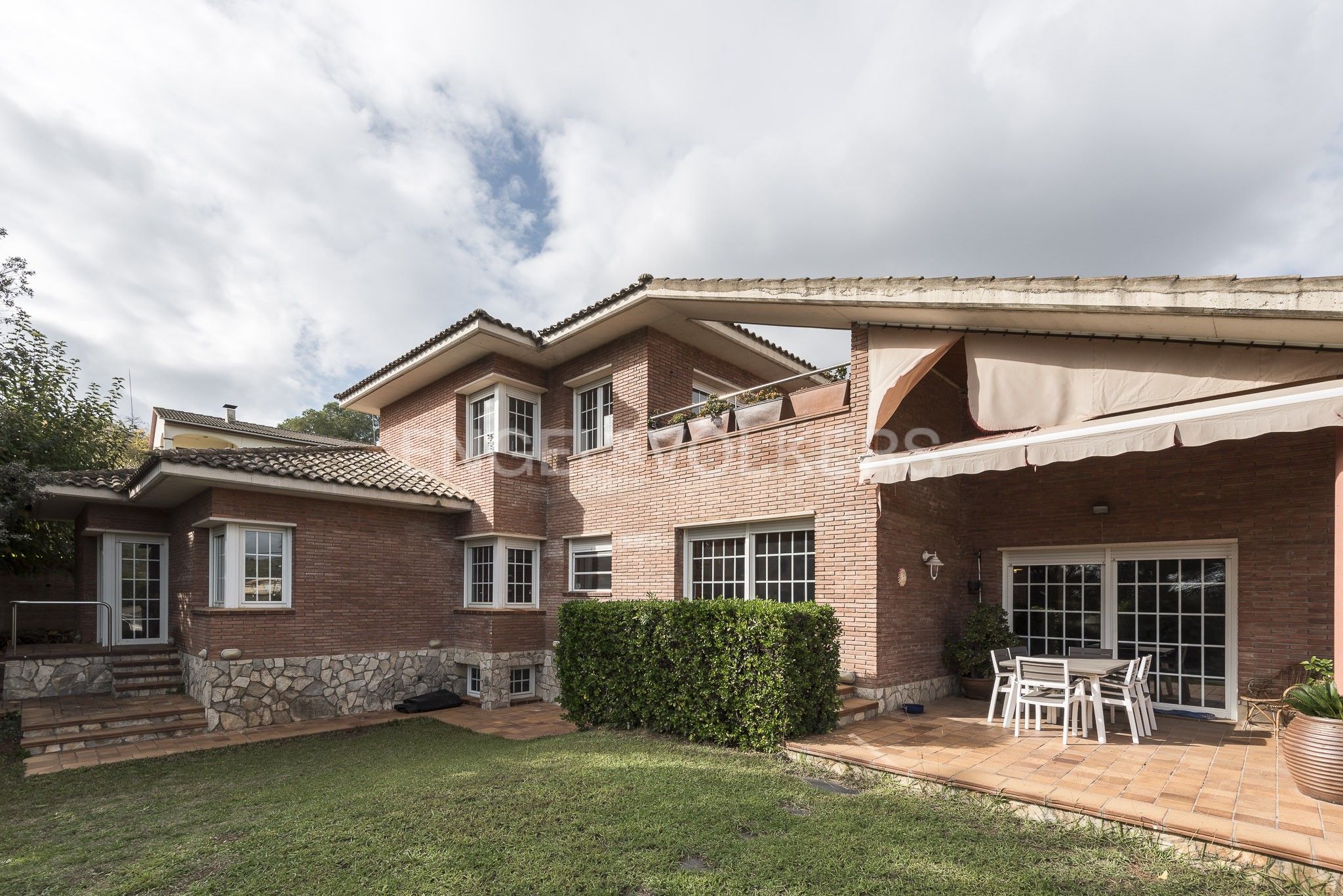 Vista exterior de Casa o xalet en venda en Olèrdola amb Calefacció, Jardí privat i Parquet