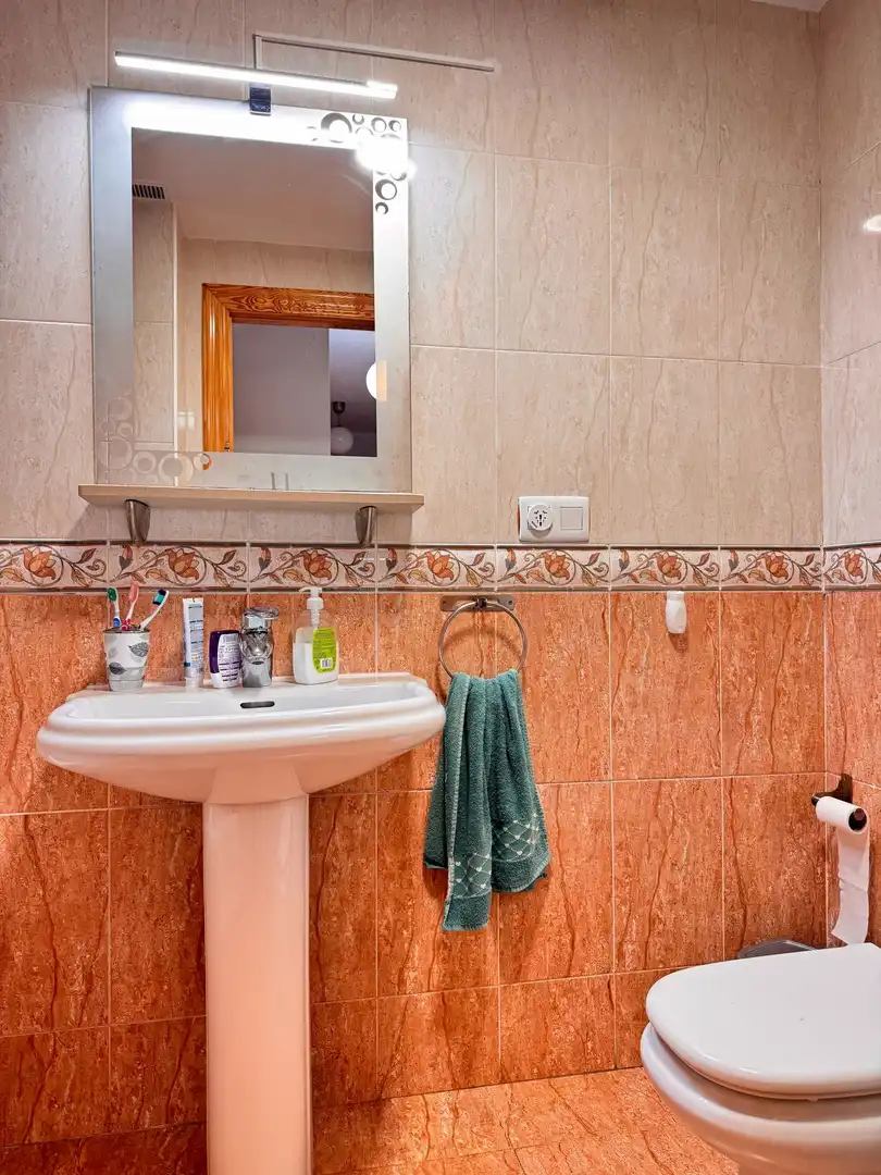 Bany de Pis en venda en Roquetas de Mar amb Aire condicionat, Terrassa i Piscina comunitària