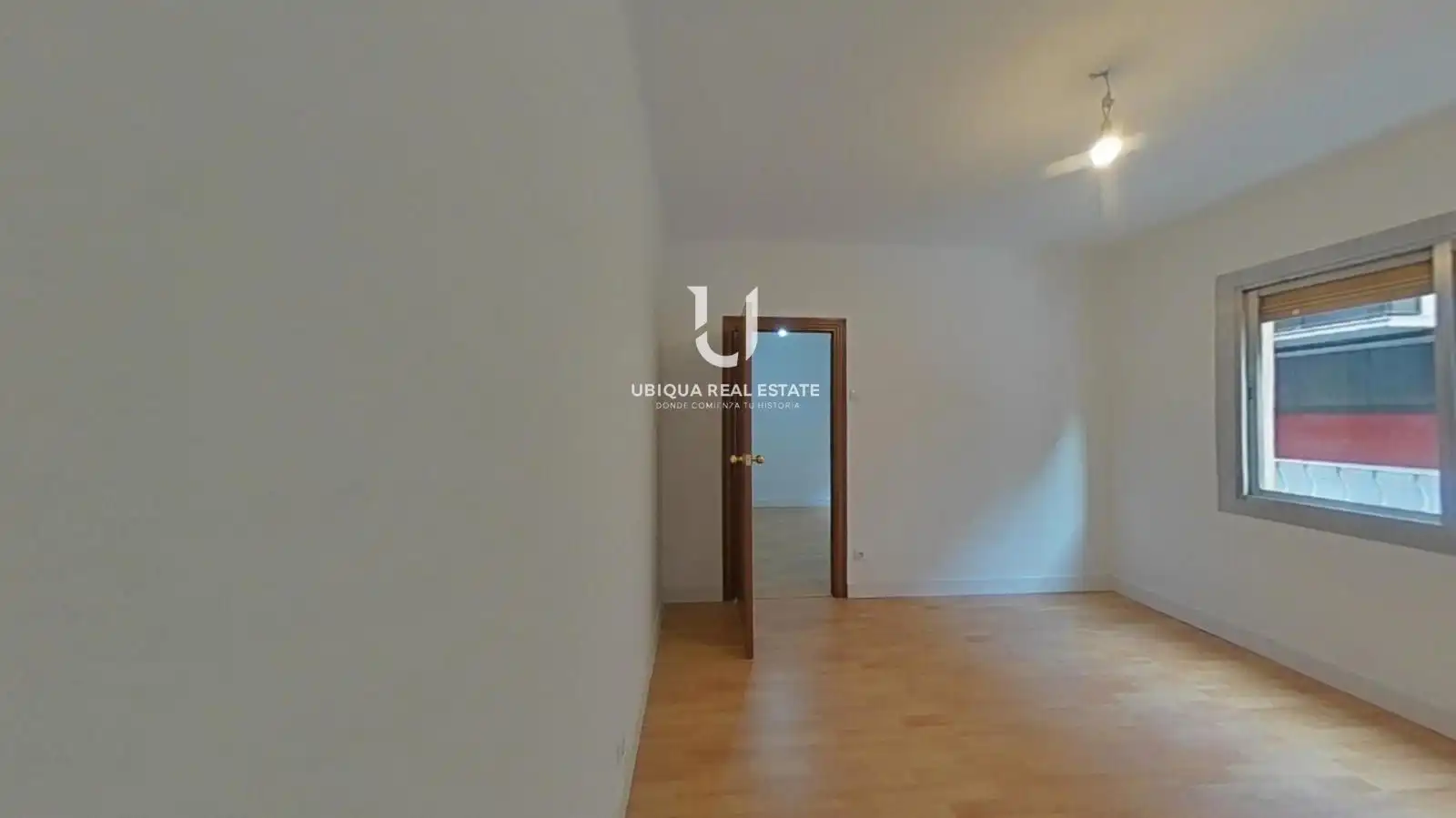 Bedroom of Flat for sale in L'Hospitalet de Llobregat  with Parquet flooring and Oven