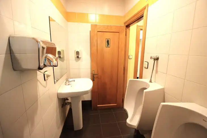 Bany de Edifici en venda en Cangas de Onís amb Piscina comunitària