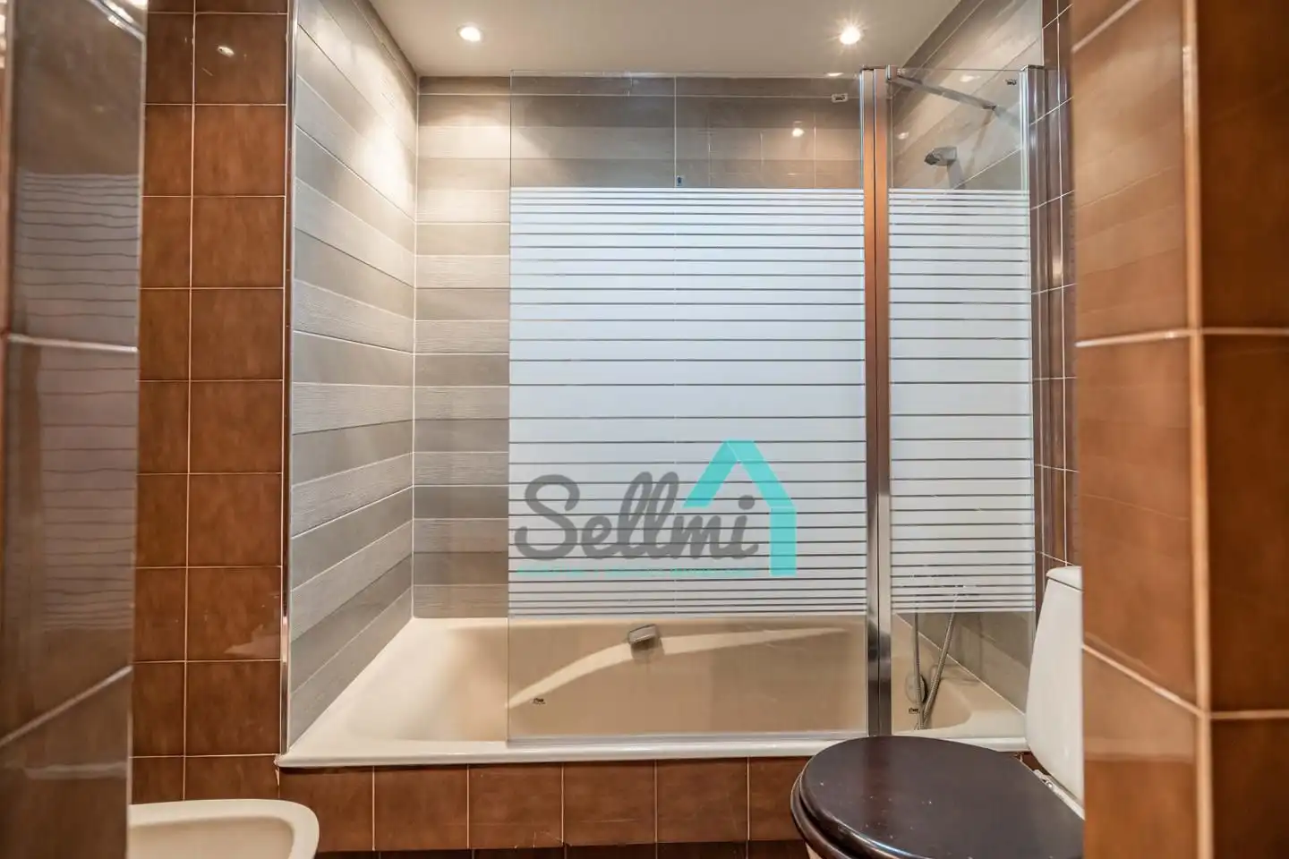 Baño de Piso en venta en Oviedo  con Calefacción, Parquet y Terraza