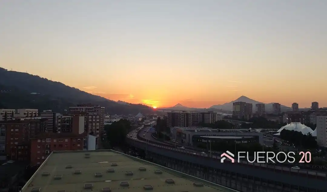 Außenansicht von Dachboden zum Verkauf in Barakaldo  mit Heizung, Terrasse und Abstellraum