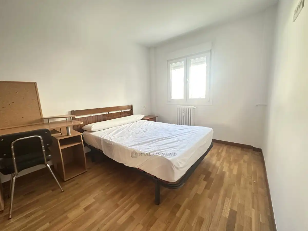 Habitación de Piso de alquiler en Burgos con Calefacción, Terraza y Amueblado