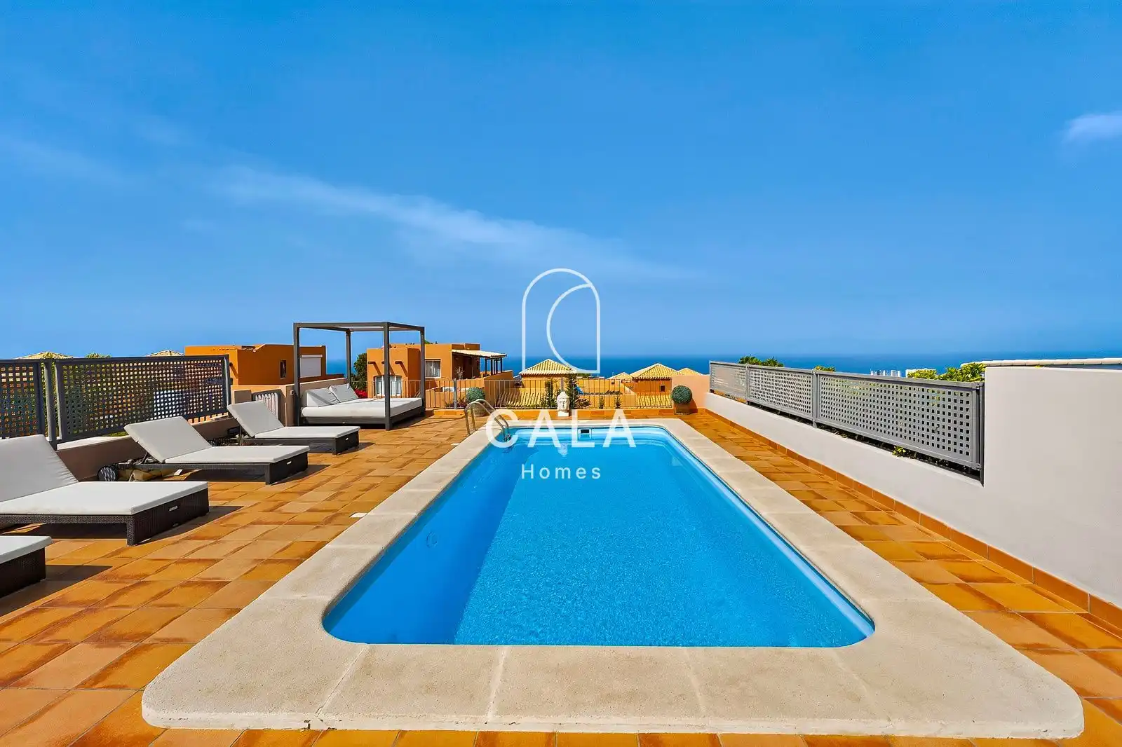 Vista exterior de Casa o xalet en venda en Adeje amb Aire condicionat, Calefacció i Piscina