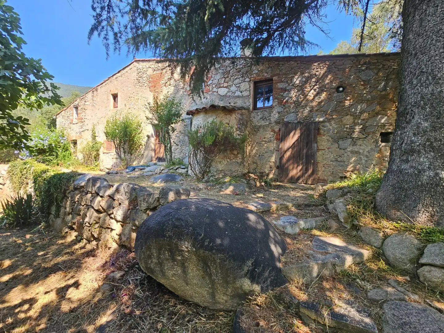 Vista exterior de Finca rústica en venda en Riells i Viabrea amb Jardí privat i Traster