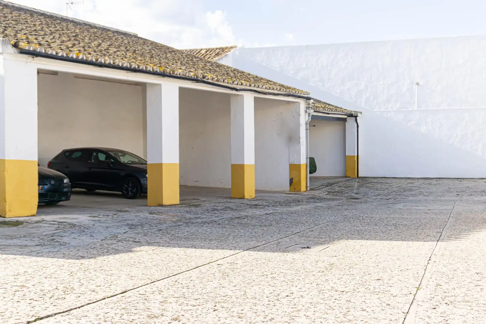 Aparcament de Casa o xalet en venda en Montellano amb Aire condicionat, Jardí privat i Terrassa