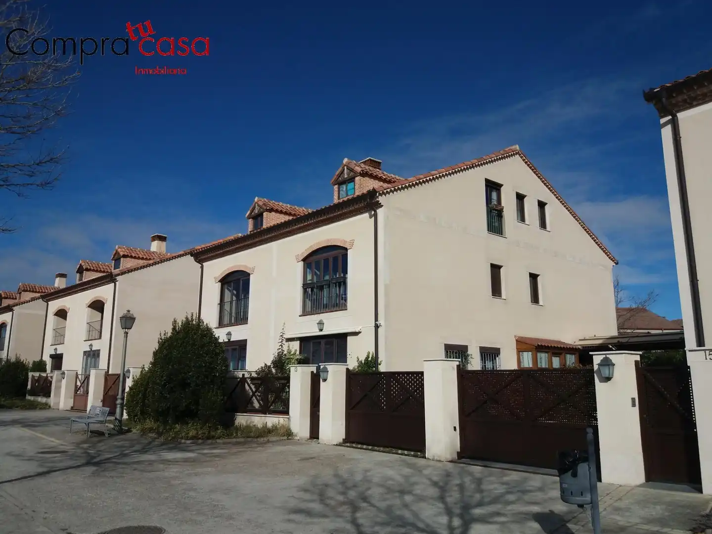 Vista exterior de Casa adosada en venda en Segovia amb Calefacció, Jardí privat i Balcó