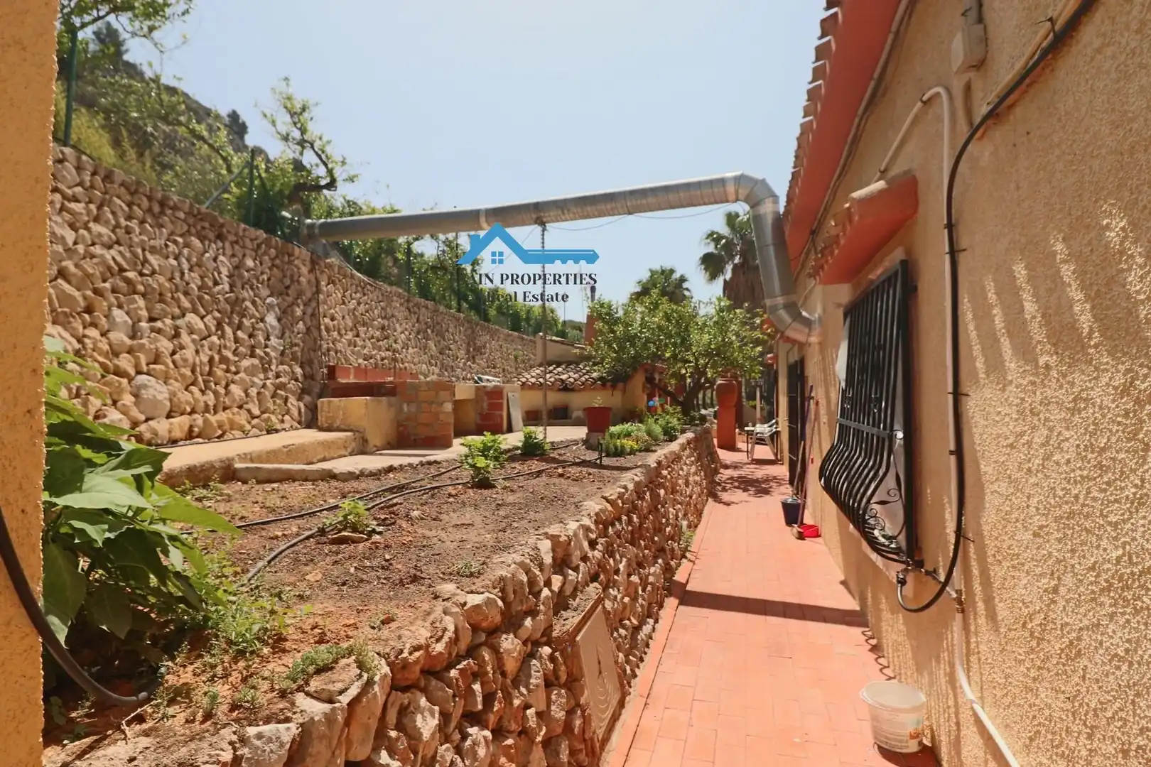 Vista exterior de Finca rústica en venda en Tàrbena amb Jardí privat, Terrassa i Traster
