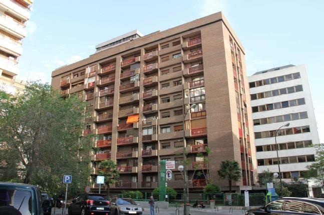 Foto 1 de Garaje de alquiler en Calle de la Infanta Mercedes, 92, Castillejos - Cuzco, Madrid