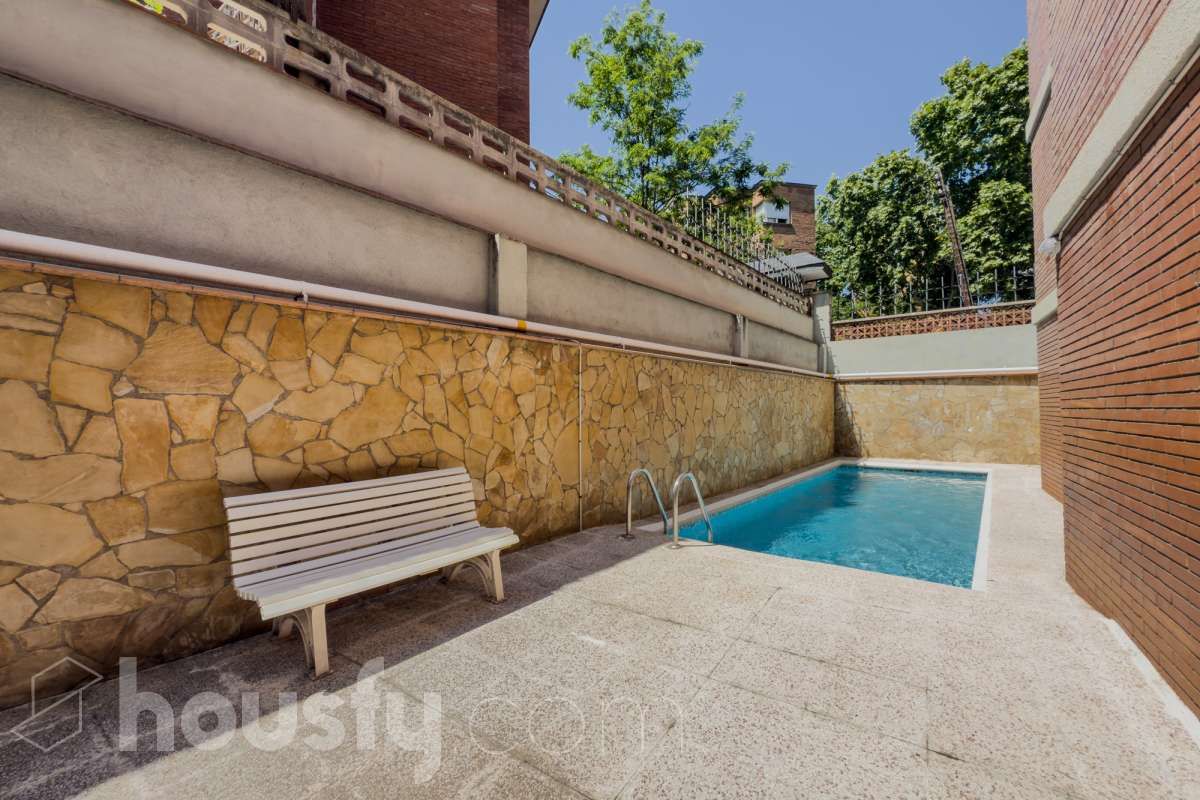 Piscina de Pis en venda en  Barcelona Capital amb Aire condicionat, Jardí privat i Terrassa