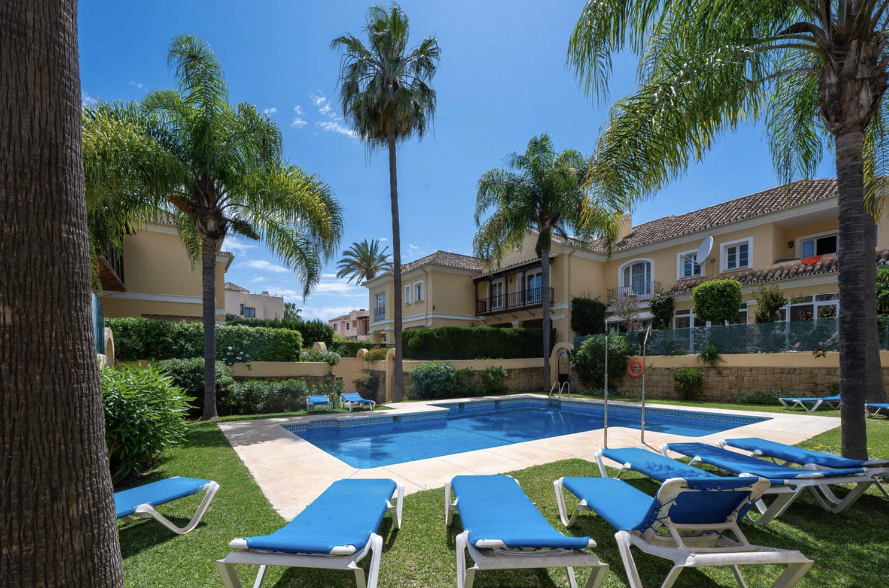 Jardí de Casa adosada en venda en Marbella amb Aire condicionat, Terrassa i Piscina