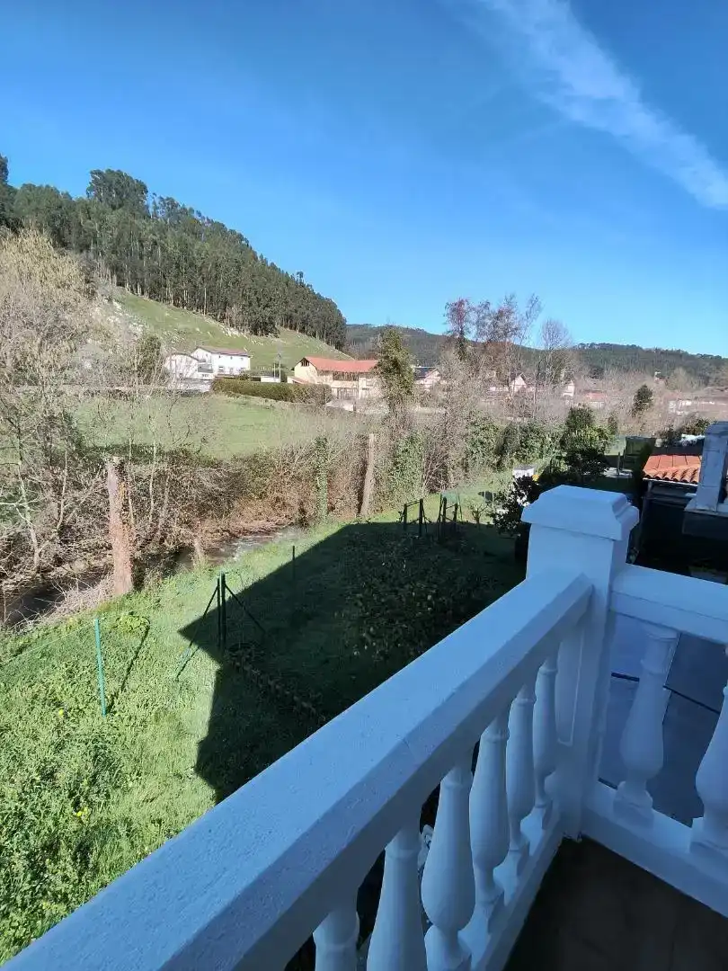 Vista exterior de Casa o chalet en venta en Castro-Urdiales con Balcón